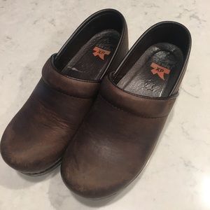 Dansko PRO XP clogs